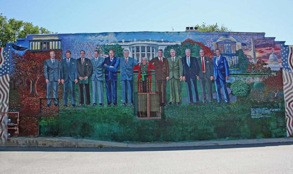 Read more about the article Mural at Famous D.C. Restaurant Won’t Include Trump Just Yet