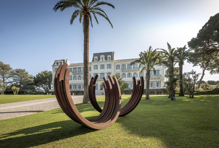 Read more about the article Paddle8 and amfAR Gala Cannes to Team Up for Auction