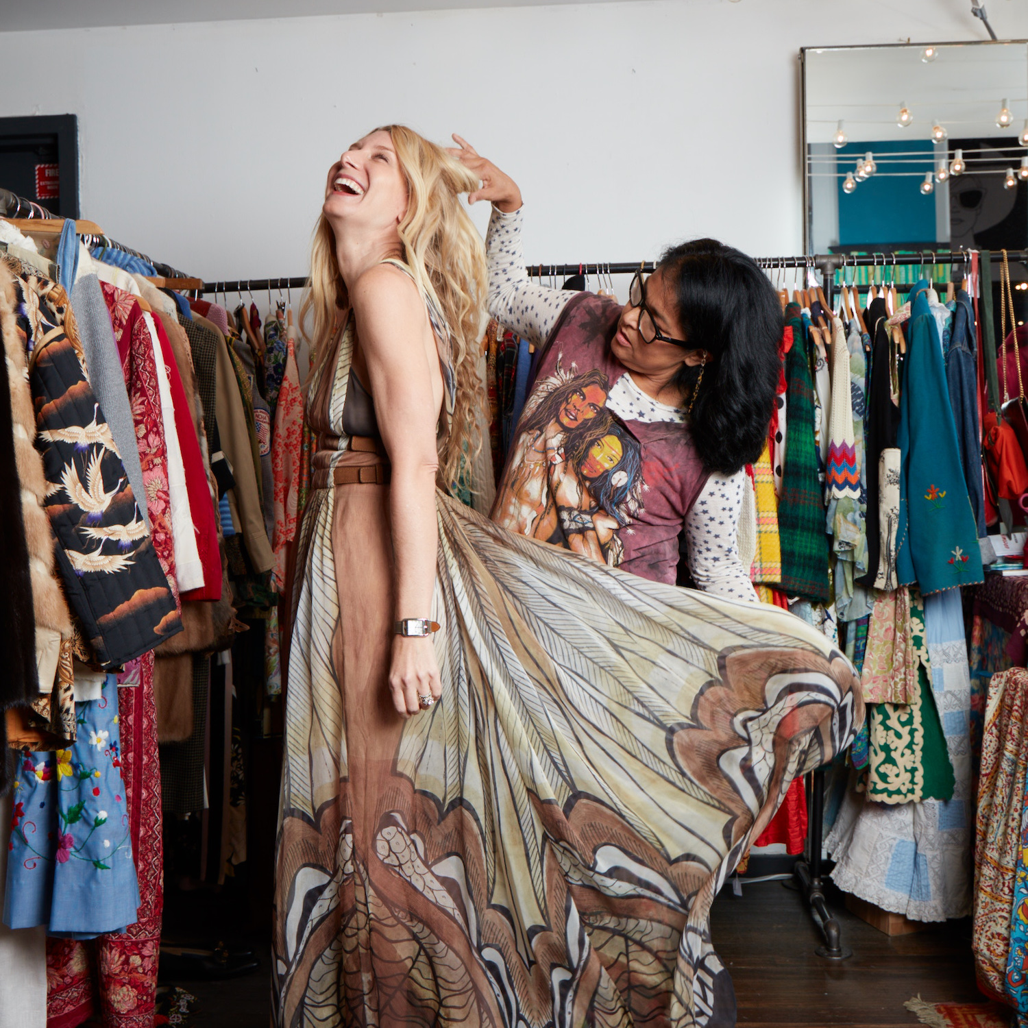 Read more about the article Artists & Fleas Steps into December in Style with a New Look, Vintage & More