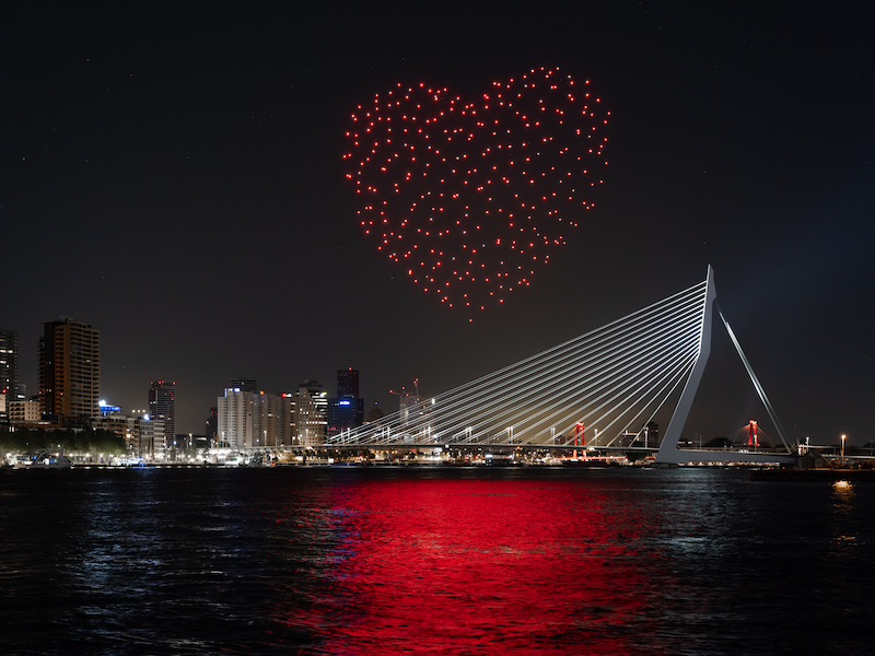 Read more about the article Drone Performance Lights up the Sky over Rotterdam in Appreciation of Frontline Healthcare Workers